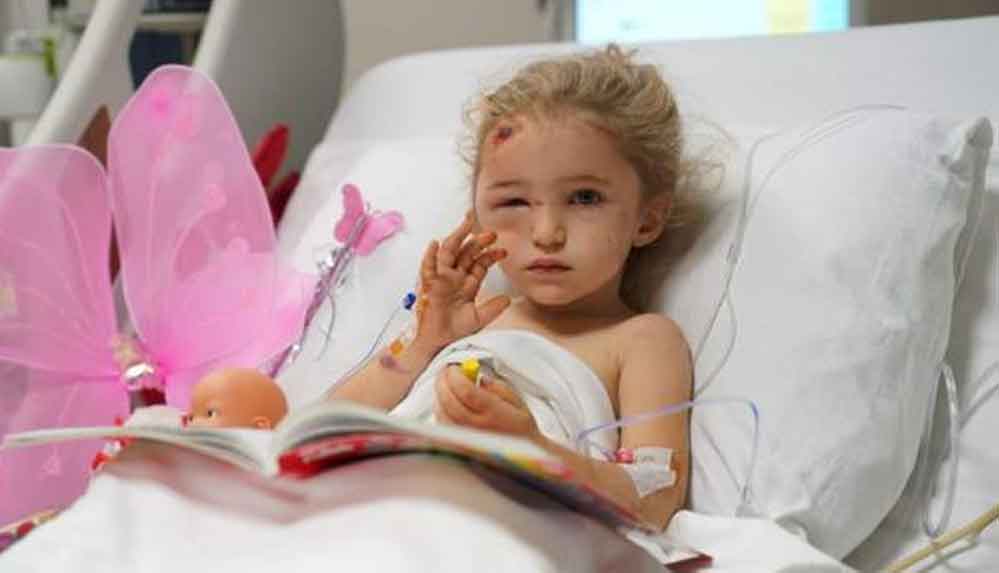 Depremden 65 saat sonra kurtarılan 3 yaşındaki Elif Perinçek'in hastaneden son fotoğrafları