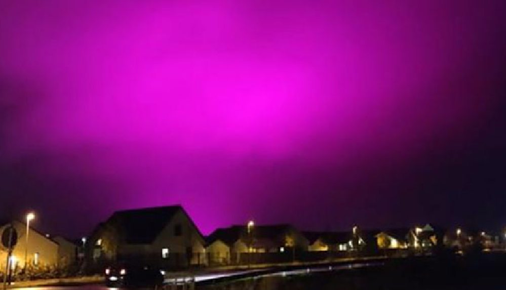 Gökyüzü mor renge büründü