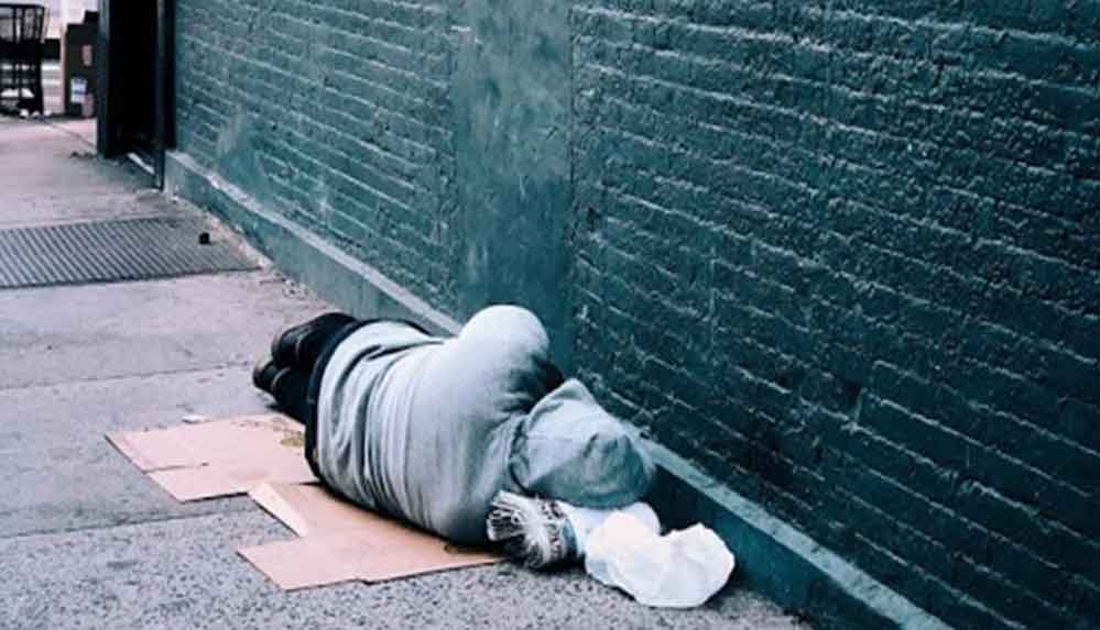 İBB-harekete-geçti,-köprü-altanda-yatan-evsiz-yurttaşlar-otellere-yerleştirildi