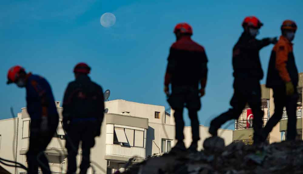 İzmir depreminde hayatını kaybedenlerin sayısı 111'e yükseldi