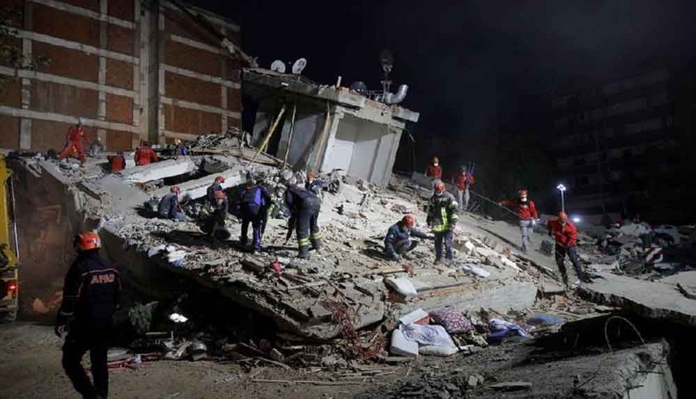 İzmir'de yaşanan deprem sonrası müteahhitlere gözaltı