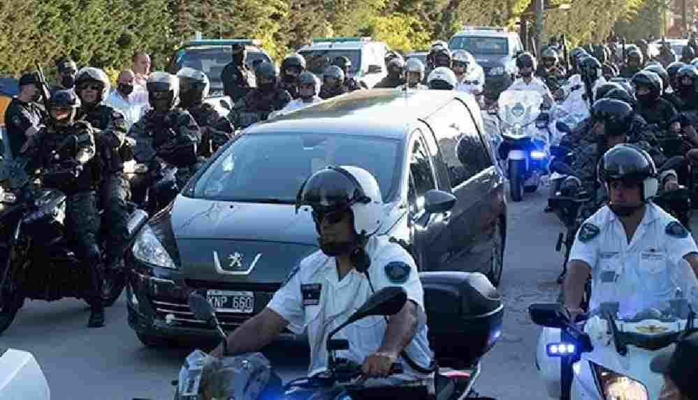 Maradona son yolculuğuna uğurlandı