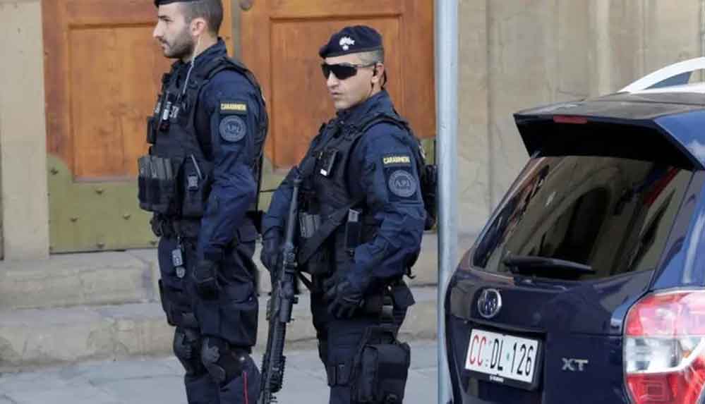 Milano'da-filmleri-aratmayan-soygun--Kanalizasyondan-girip-banka-soydular