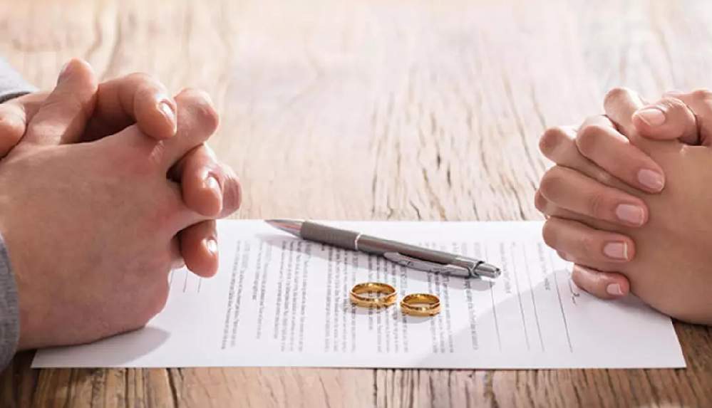 'Sadakatsiz' tazminatı! Mahkeme çıplak fotoğraflarını gönderen kadını tam kusurlu buldu