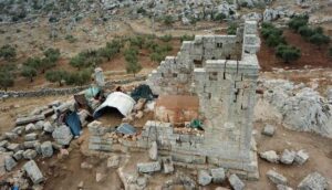 Savaştan kaçan Suriyeliler, Türkiye sınırındaki antik kente yerleşti