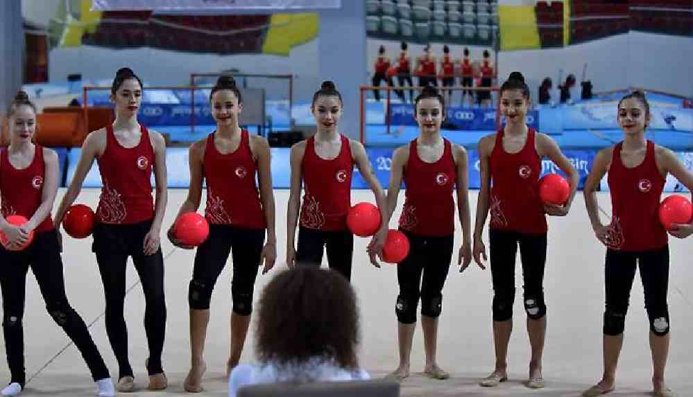Tunç Soyer, Avrupa Şampiyonu olan Türkiye Kadın Ritmik Cimnastik Grup Milli Takımı oyuncularını ödüllendireceklerini açıkladı