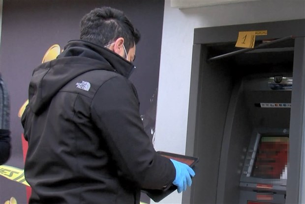 İstanbul'da iki ATM'ye yerleştirilmiş bilgi kopyalama aparatları bulundu