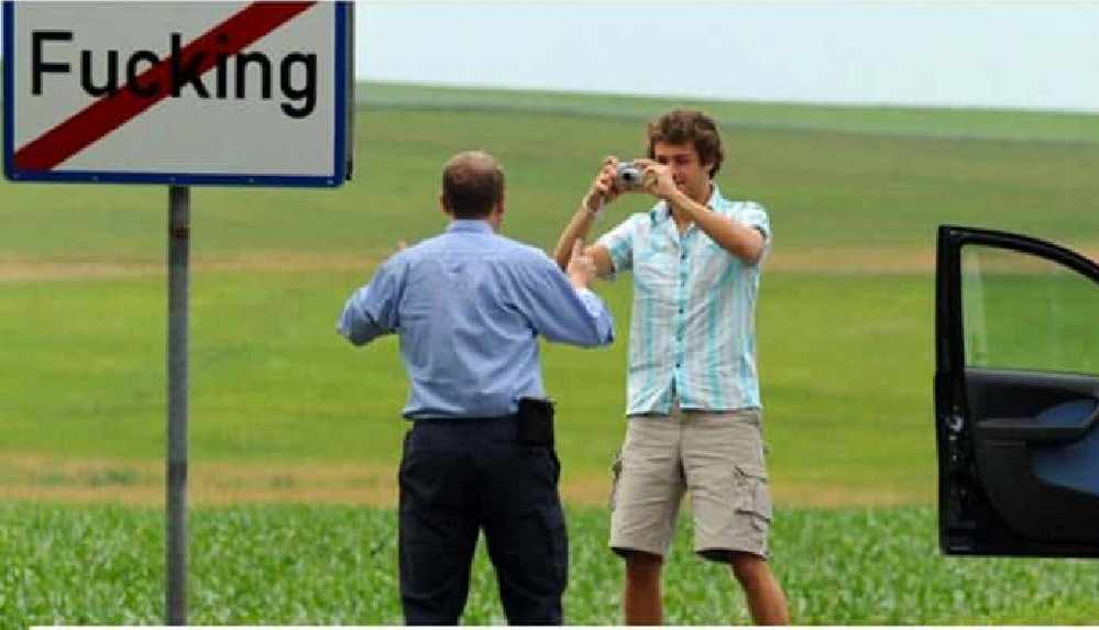 ‘Fucking’ köyünün sakinleri çareyi ismi değiştirmekte buldu