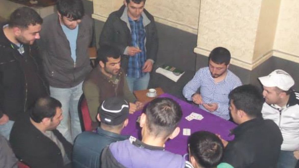 'Türkiye'de erkeklerin sosyalleşme merkezi olan kahveler koronavirüse dayanamayabilir'