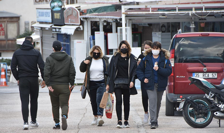 Çeşme en kalabalık kışını yaşıyor: İzmir'den destek ekipleri gidecek