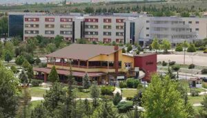 300 öğrenci kapalı salonlarda 180 dakikalık sınava girecek