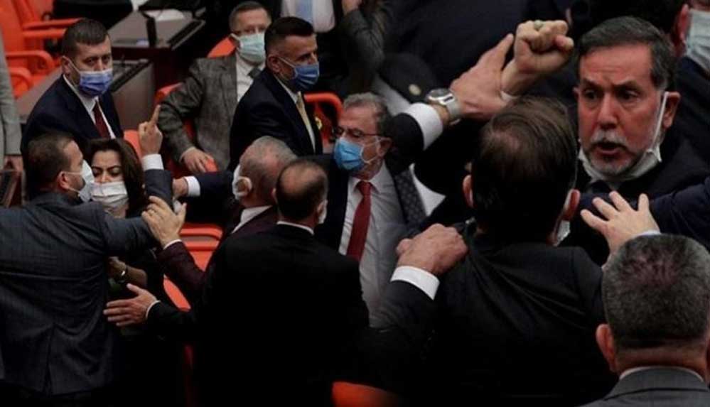 Meclis'te çok sert 'Erdoğan' kavgası: AKP'li ve CHP'li vekiller birbirine girdi, yumruklar havada uçuştu