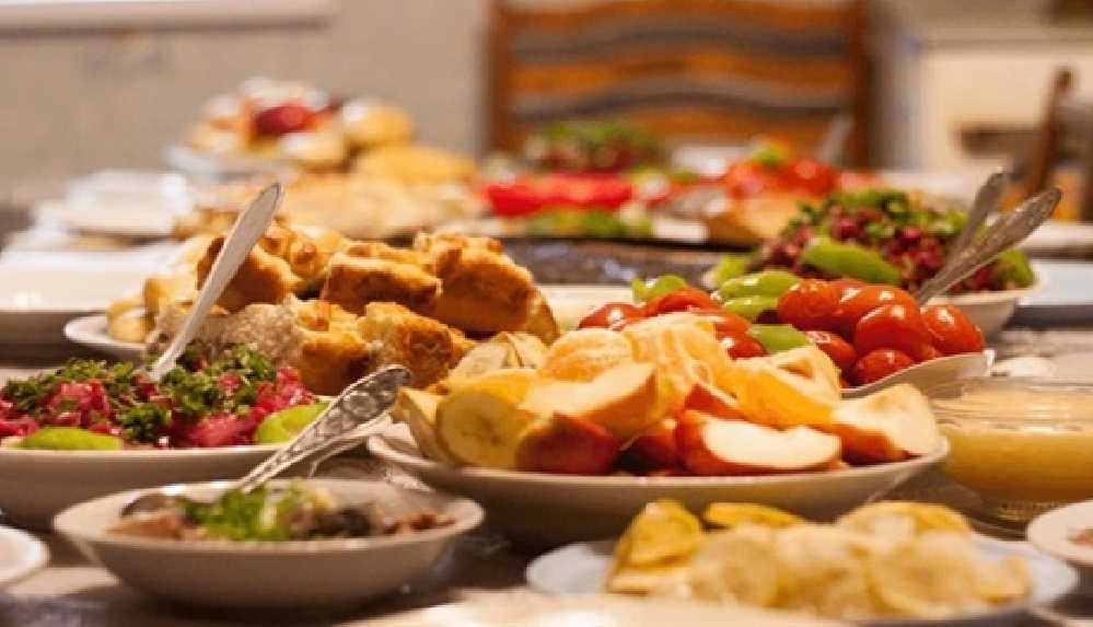 Aşırı yemeyle yaşanabilecek sağlık sorunlarına evde pratik öneriler