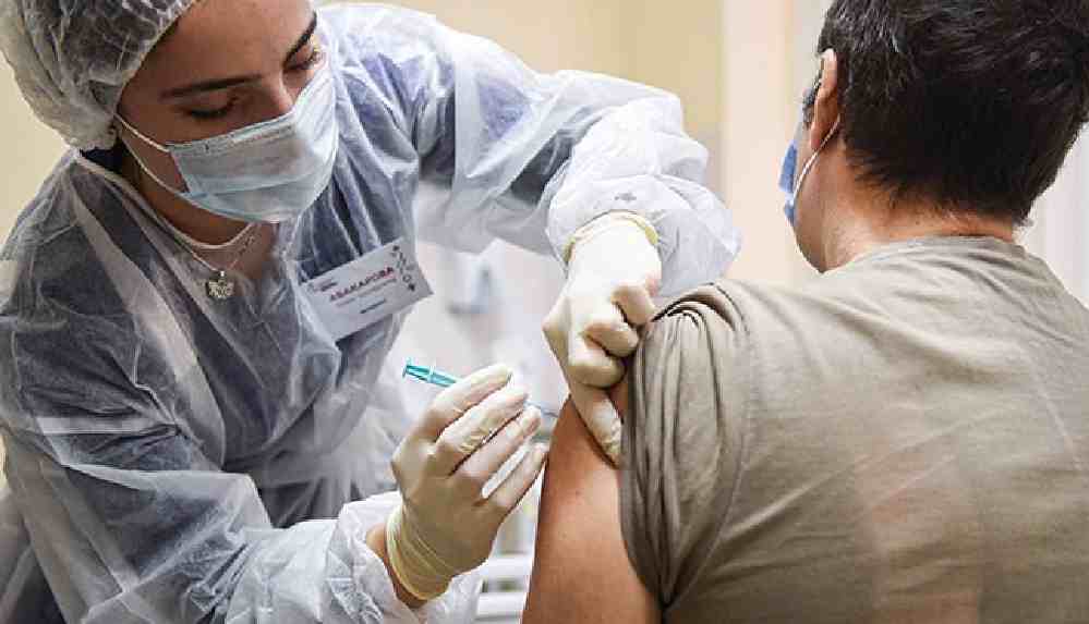 İlk doz aşıyı olduktan sonra koronavirüse yakalananlara sil baştan aşı uygulaması