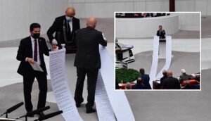 CHP'li Kaya, AKP hükümeti döneminde satılanların listesini çıkardı; liste 13 metreyi buldu
