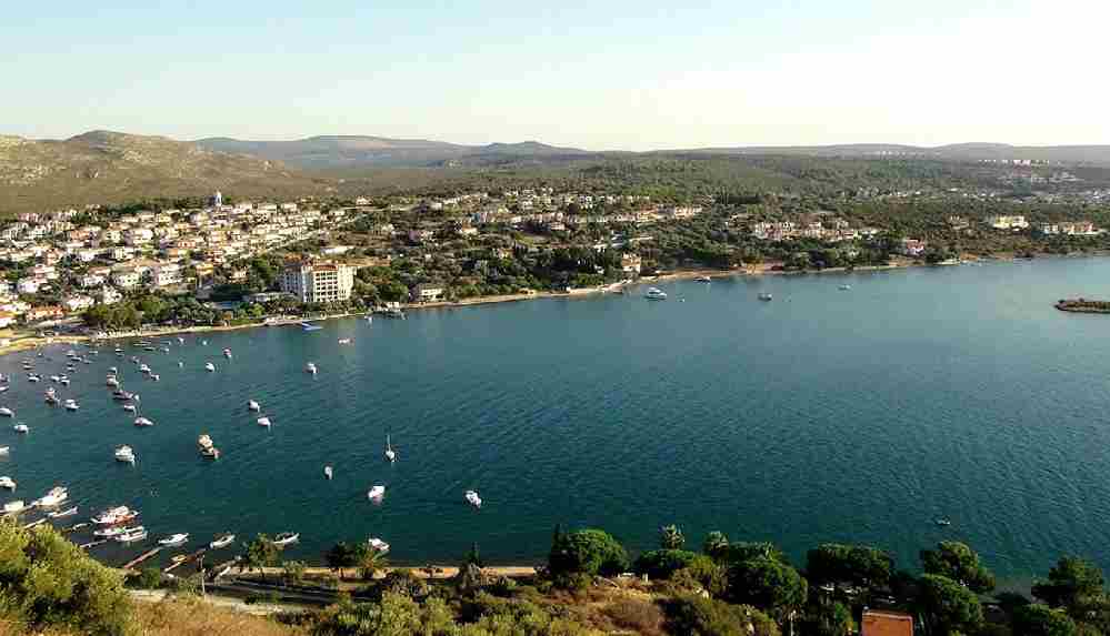 Çeşme en kalabalık kışını yaşıyor: İzmir'den destek ekipleri gidecek