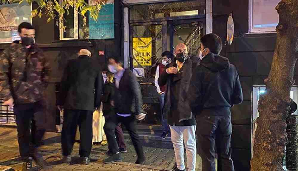 Cihangir'de bir apartmanda Covid-19 test kuyruğu!