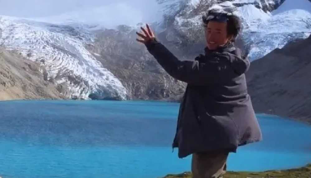 Çinli sosyal medya fenomeni buzul şelalesine düşerek hayatını kaybetti