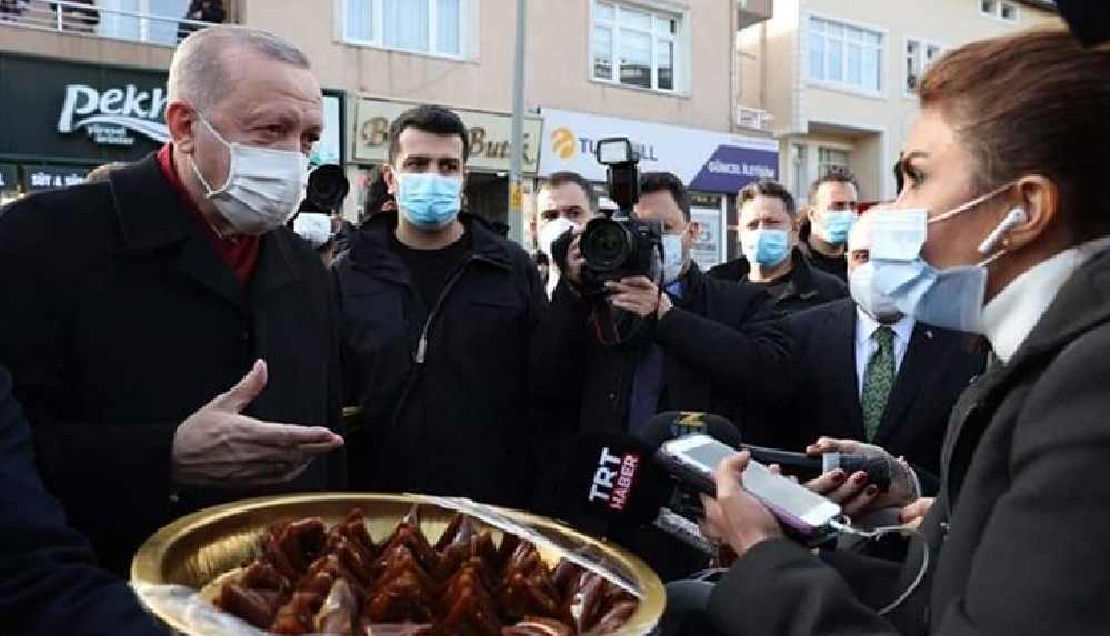 Erdoğan şeker sucuğu ve pestil dağıttı, "Bunu yiyin Covid'den kurtulun" dedi