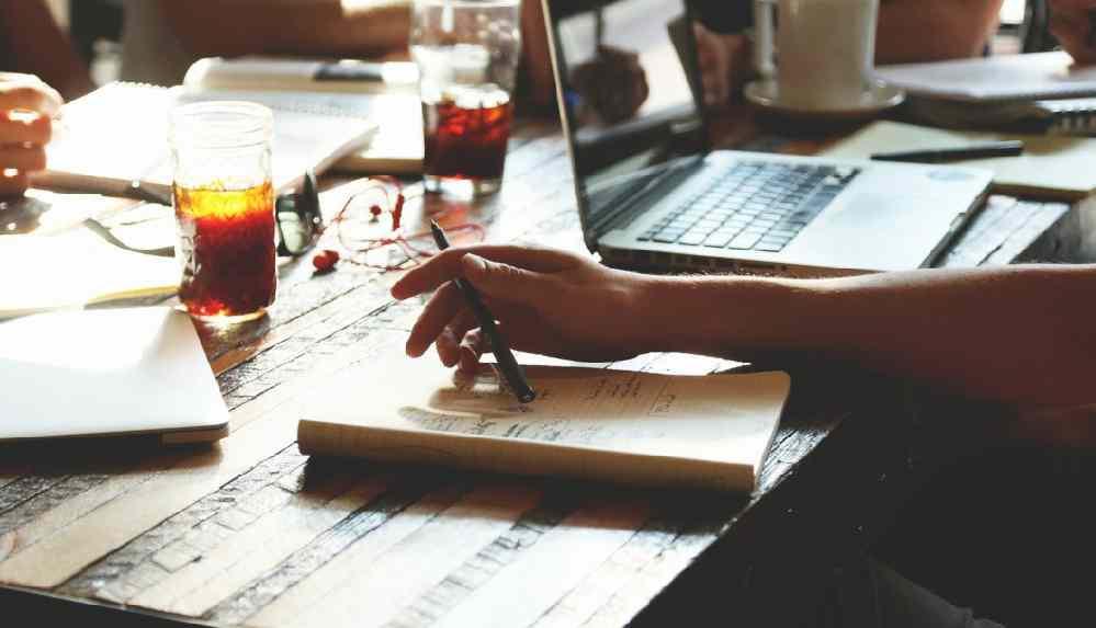 Evden çalışmak yeni alışkanlıklar doğuruyor_ Çıplak çalışmak!