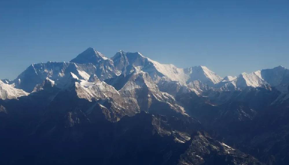 Everest 86 santim 'uzadı'