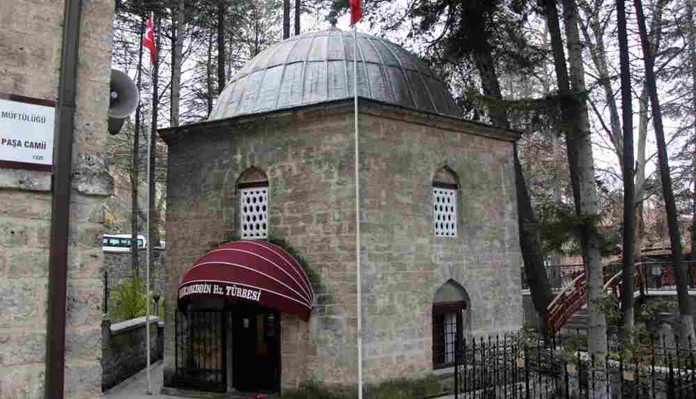 Fatih Sultan Mehmet'in hocası için yaptırdığı türbeye Fransız tente