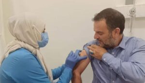 Koronavirüs aşısı olan Habertürk yazarı Kemal Öztürk testinin pozitif çıktığını duyurdu