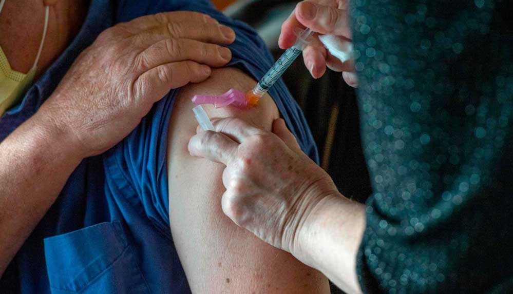 Koronavirüs aşısı olan doktor, dakikalar içinde ölümcül alerjik reaksiyon gösterdi