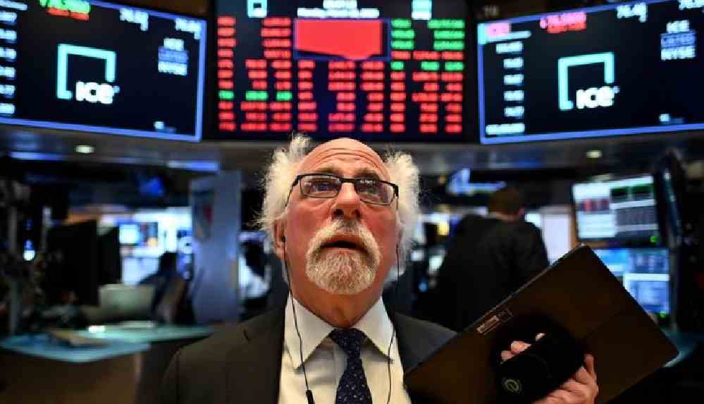 Koronavirüs mutasyonunun piyasalara etkisi_ TL ve havacılık hisseleri düşüşte, altın yükselişe geçti