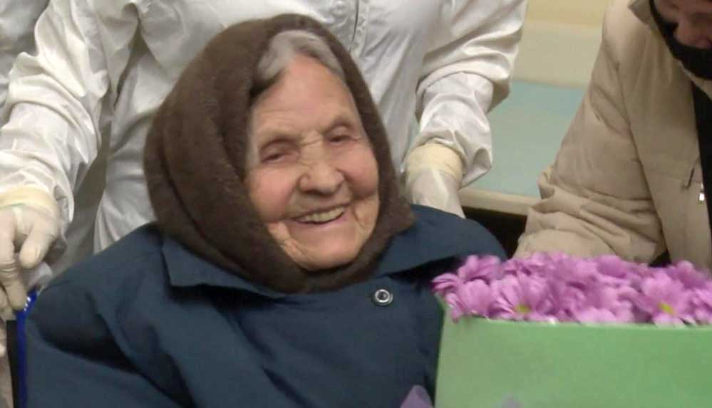 Kovid-19'u yenen 101 yaşındaki kadın, hastalığı atlatmasının sırrını verdi