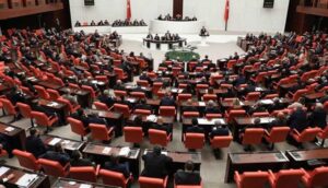 CHP’nin ‘Emekliye bayram ikramiyesi bin 500 TL olsun’ teklifi, AKP ve MHP oylarıyla reddedildi