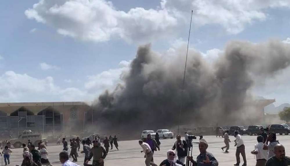 SON DAKİKA... Yemen'de kabine üyelerinin indiği havalimanında patlama