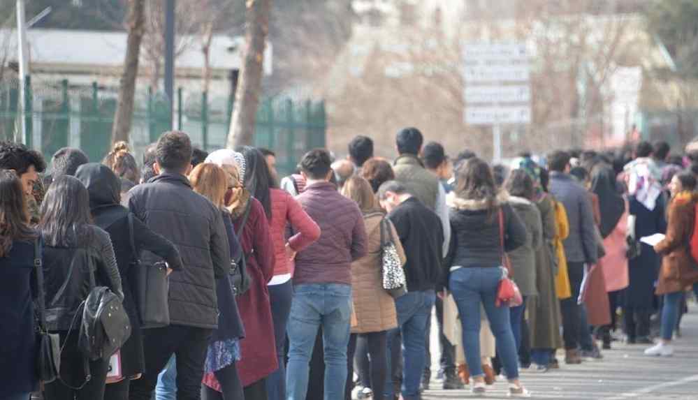 Yeni mezun gençlerin yüzde 38’i iş arayışında yüzde 26’sı 1-2 yıldır bekliyor