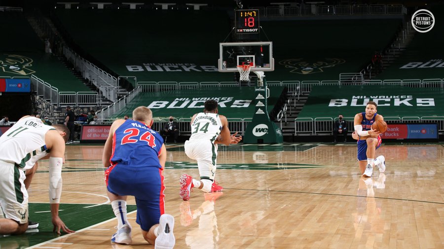 NBA oyunculardan saha içinde Trump'ı protesto etti