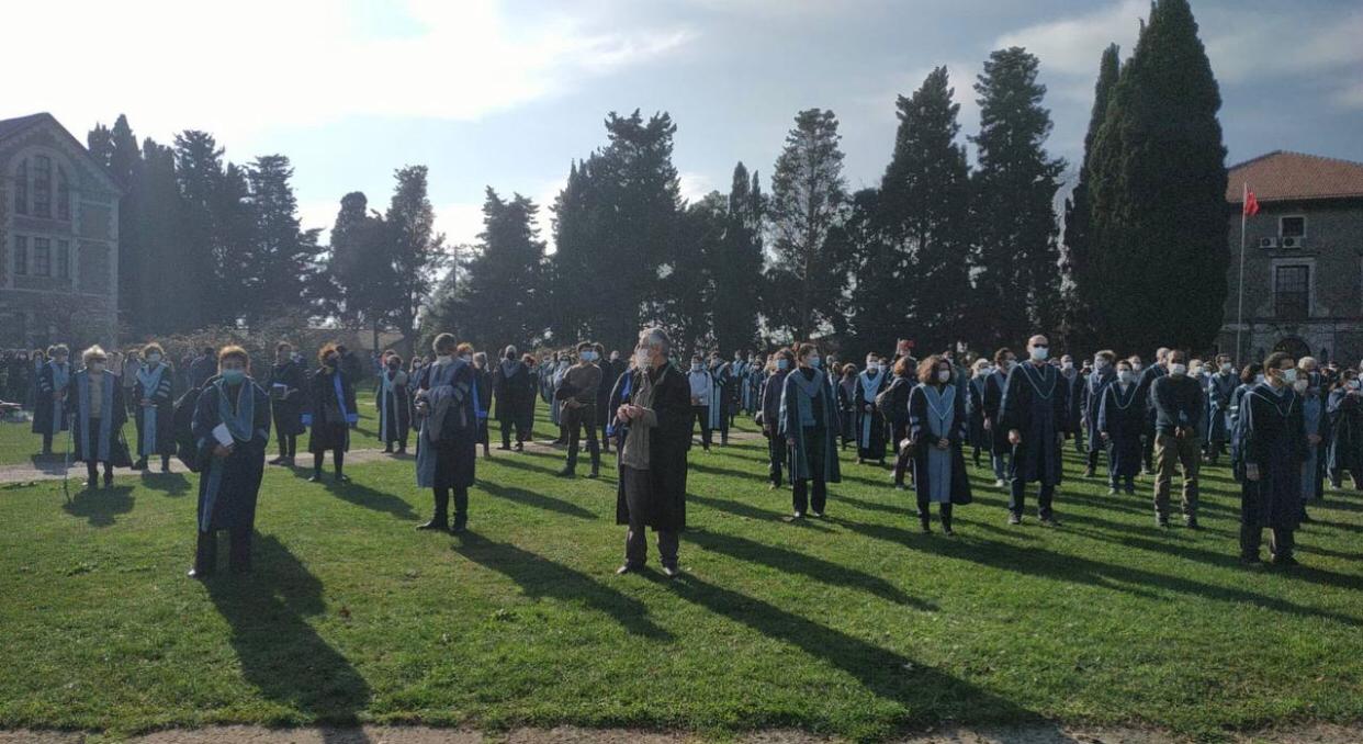 Boğaziçi Üniversitesi’nin öğretim üyelerinden ikinci kez protesto