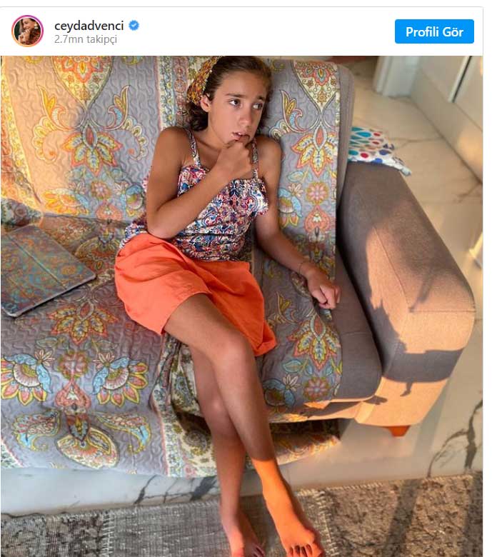 Kızının regl olduğunu sosyal medyadan duyurduğu için eleştirilen Ceyda Düvenci: Utanmayın, onurlandırın