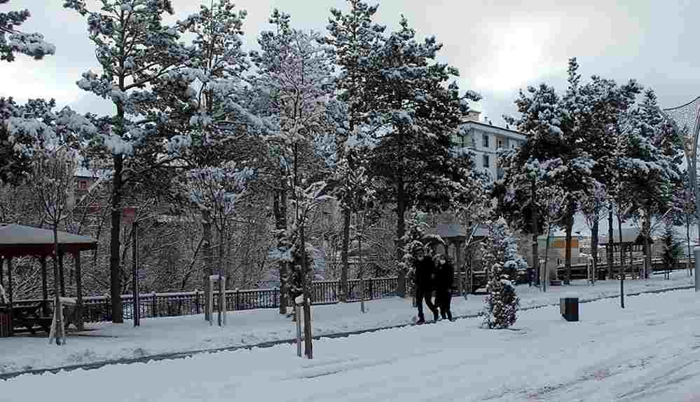 Ankara'da yoğun kar yağışı başladı