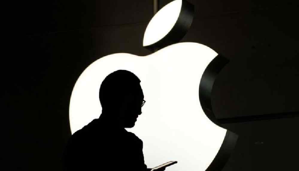 Apple: Yeni iPhone'ları 15 santimetreden fazla yaklaştırmayın