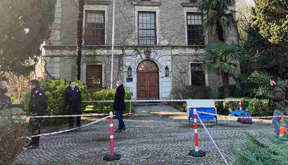 Boğaziçili öğrencilerin kurduğu çadırı güvenlik yıktı!