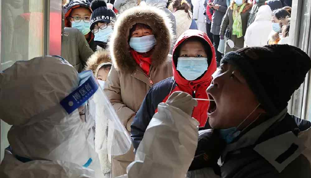 Çin, en yüksek günlük vaka sayısıyla mücadele ediyor