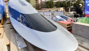 Çin'den saatte 620 kilometre hız yapabilen 'maglev' treni