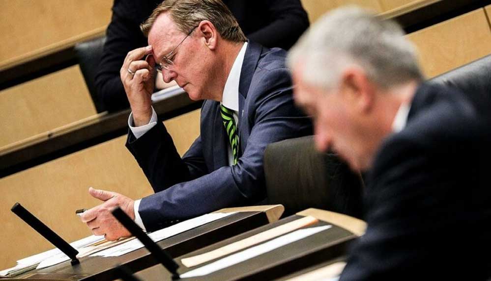 Corona-toplantısında-oyun-oynayan-Eyalet-Başbakanı-özür-diledi