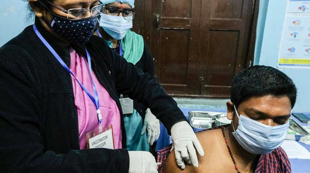 Covid-19 aşısı: 1,3 milyar nüfuslu Hindistan, dünyanın en büyük aşı programını başlattı