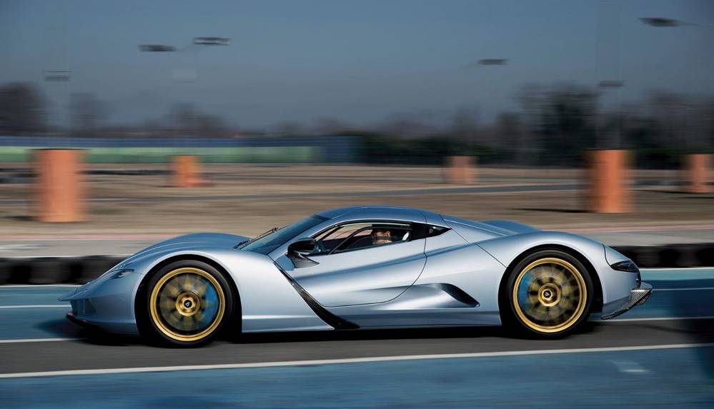 Dünyanın en pahalı elektrikli otomobili satışa çıktı