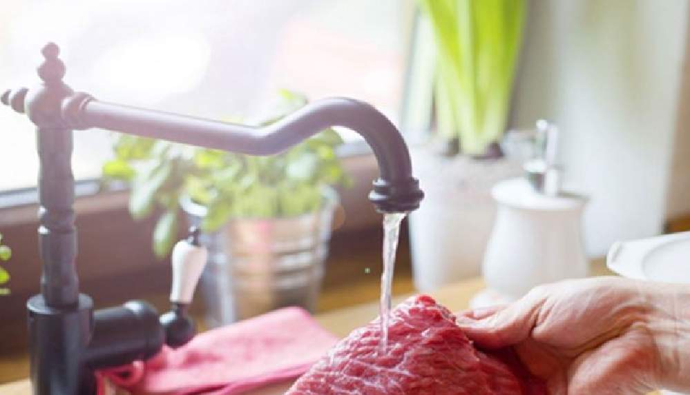 Et pişirilmeden önce yıkanırsa ne olur?