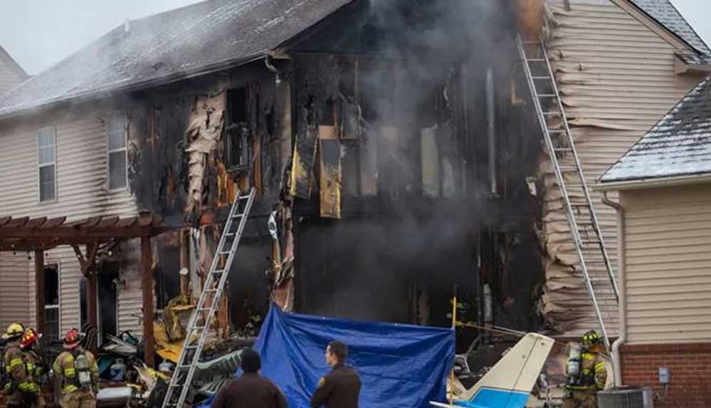 Evin-üzerine-uçak-düştü--Üç-kişi-ve-bir-kedi-hayatını-hayatını-kaybetti