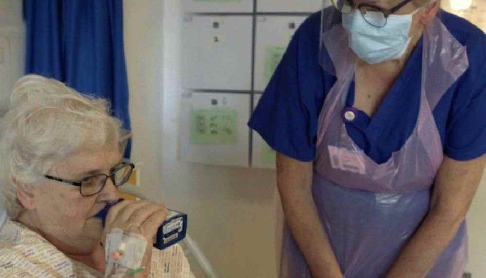 İngiltere'de denenen yeni koronavirüs tedavi nasıl uygulanıyor_