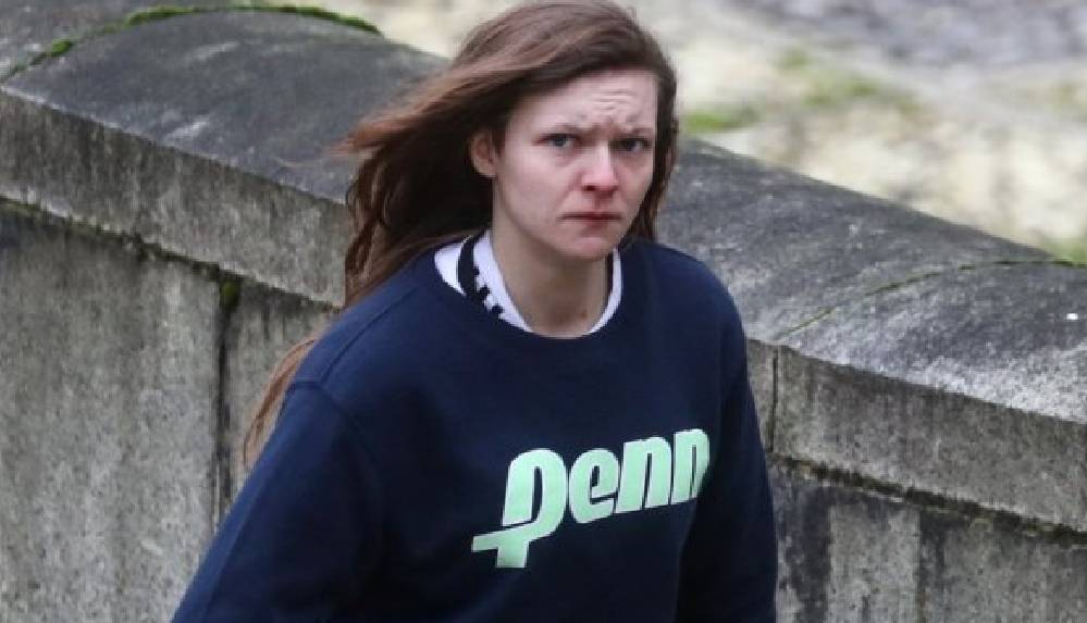 İngiltere’de kendisini genç bir erkek olarak tanıtan kadın, onlarca kız çocuğuna cinsel saldırıda bulundu