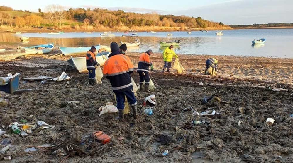İstanbul’un suyu çekilen barajlarında temizlik: 40 ton atık toplandı