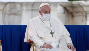 Papa'ya içinde üç kurşun olan mektup yollandı
